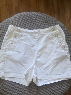 a new day White Button-Accent Women's Shorts Size 10